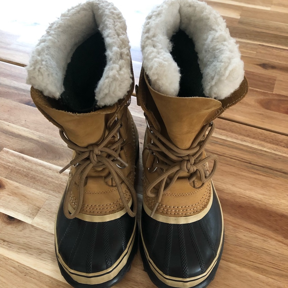 SOREL Caribou Snow Boots - Size 5 (fits like a 6)